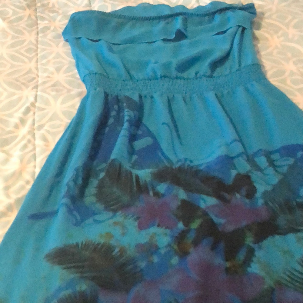 Women’s strapless dress